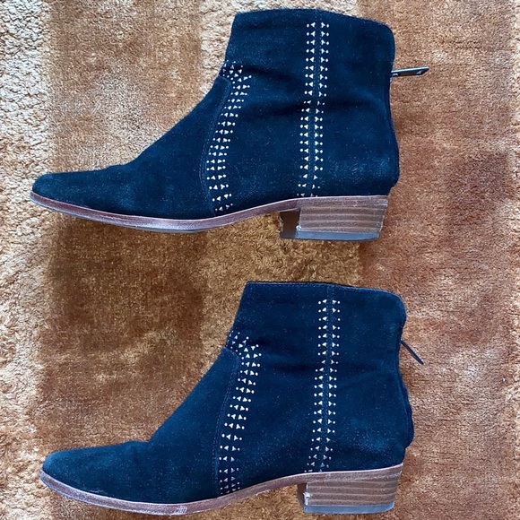 Women’s Joie Black Suede Stud Boots Sz 7 - Picture 3 of 11